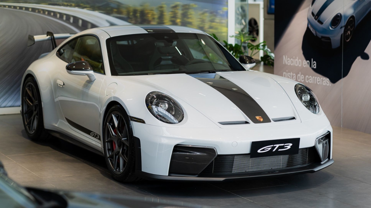 Porsche 911 GT3 Touring 2026: recorrido por su interior y exterior