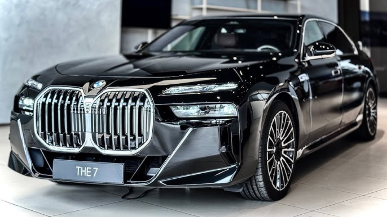 BMW Serie 7 M Sport Pro 2025: sedán de lujo brutal en dos tonos